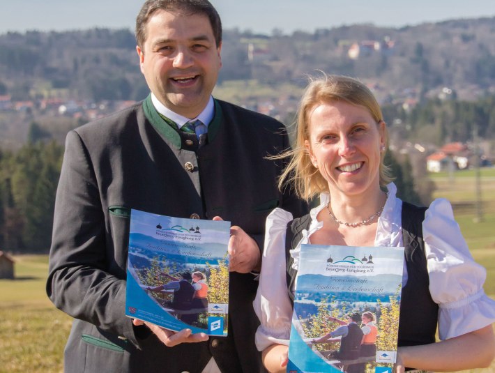 Unser B&uuml;rgermeister Moritz Sappl u. die Vorsitzende des Vereins Manuela Urban